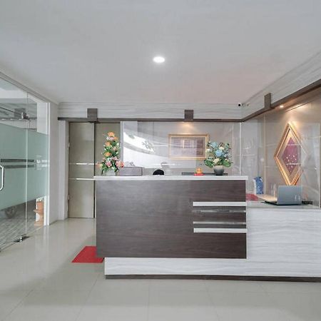 Urbanview Hotel Bari Syariah Palembang By Reddoorz Екстер'єр фото