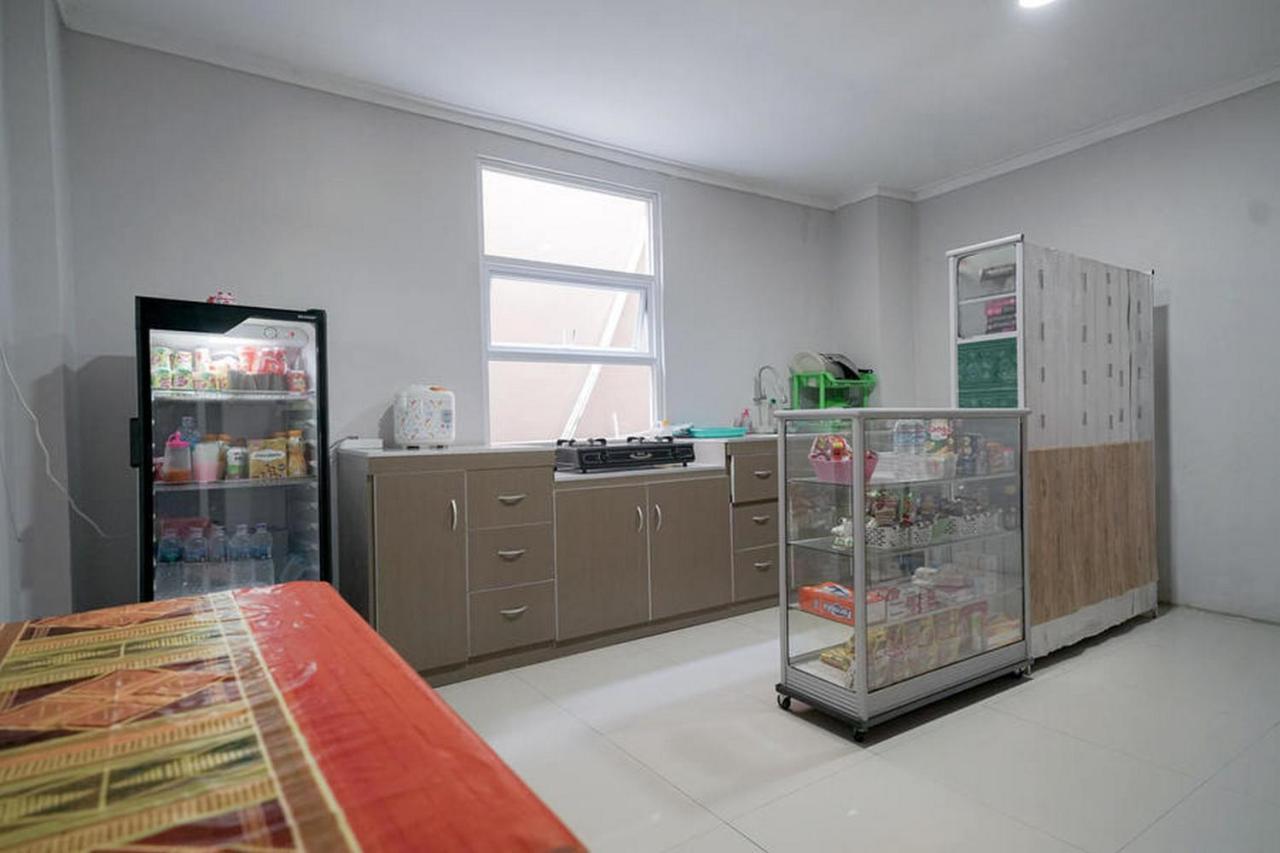 Urbanview Hotel Bari Syariah Palembang By Reddoorz Екстер'єр фото