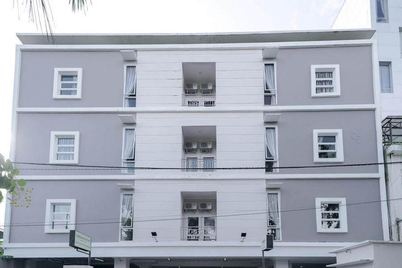 Urbanview Hotel Bari Syariah Palembang By Reddoorz Екстер'єр фото