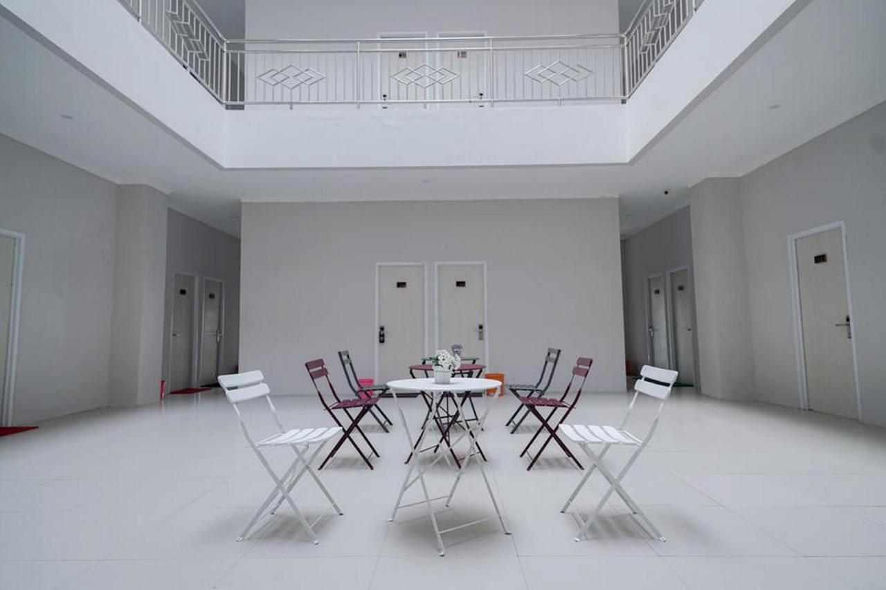 Urbanview Hotel Bari Syariah Palembang By Reddoorz Екстер'єр фото